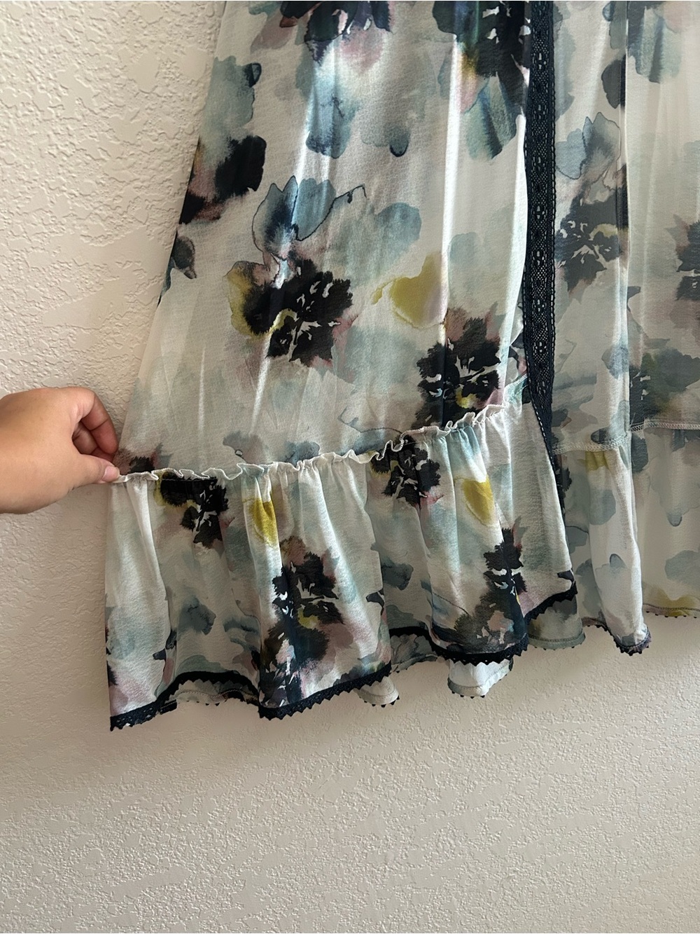 Torrid Textured Chiffon Midi Ruffle Floral Cloud Dancer Kimono in Light Blue - Picture 7 of 9